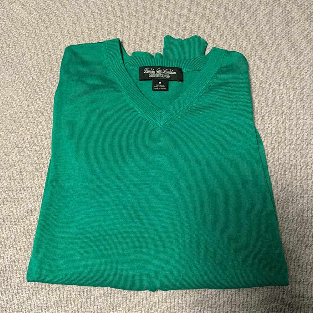 Men’s green V-neck sweater by Brooks Brothers